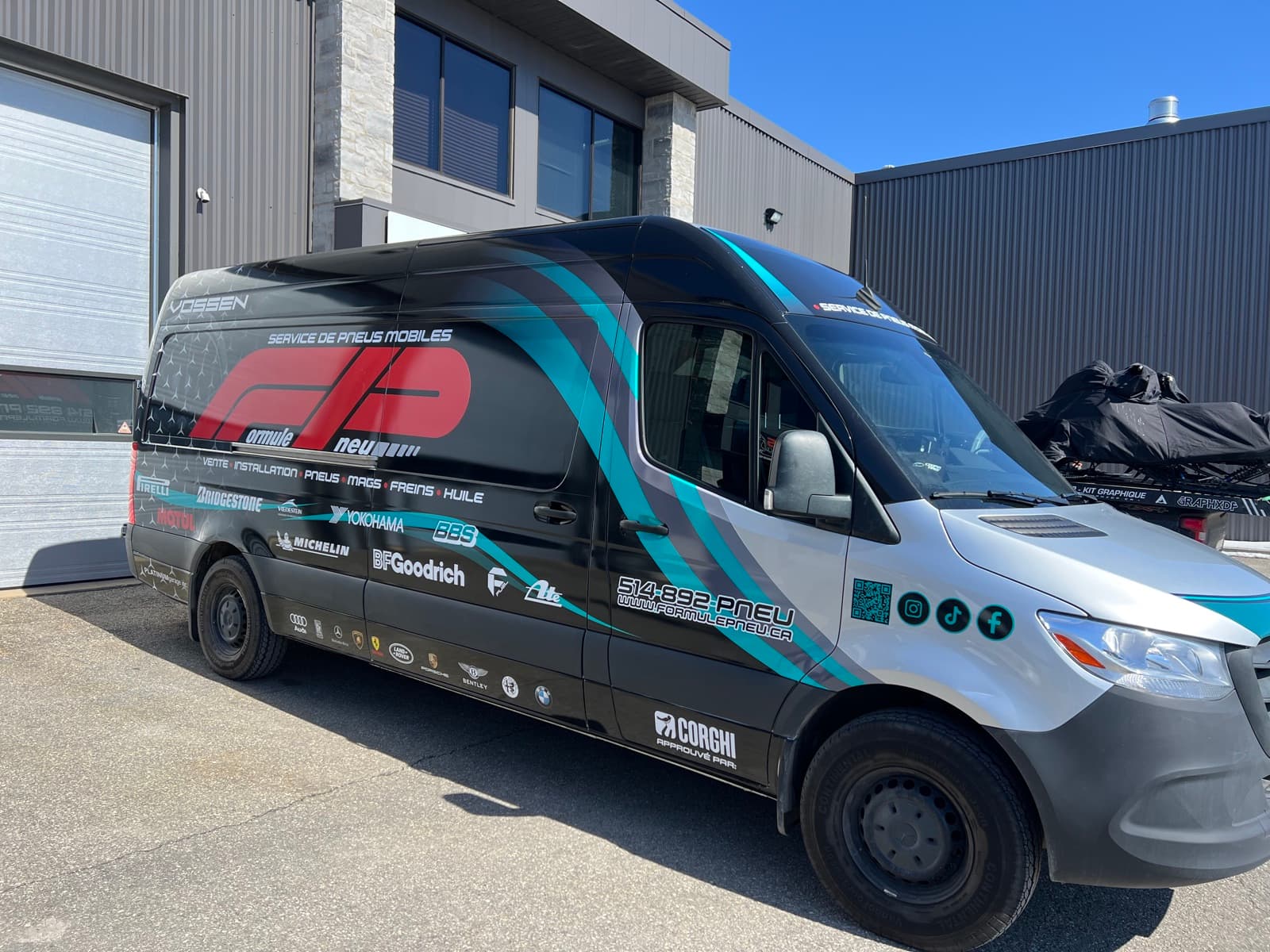 FormulePneu service van at dispatch facility